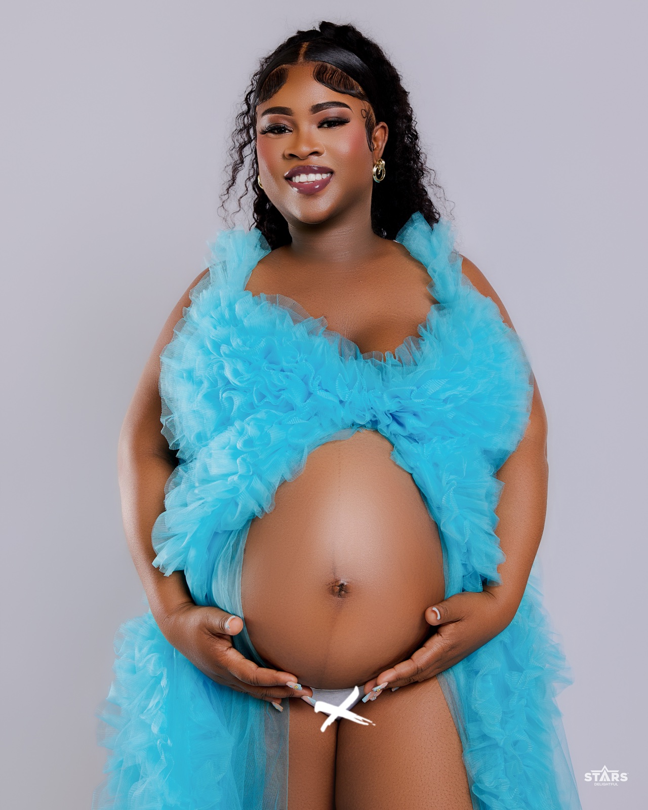 Maternity photoshoot in a studio in Dover, Delaware